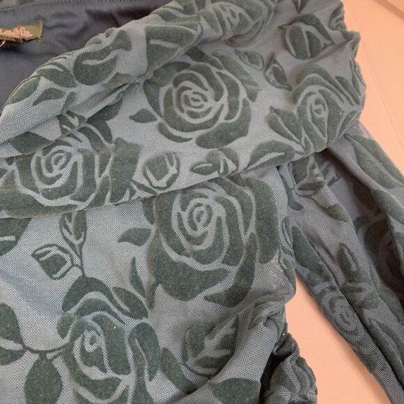 Wild Fable Women's Size XXS Long Sleeve Off The Shoulder Velvet Top Green - Picture 3 of 4